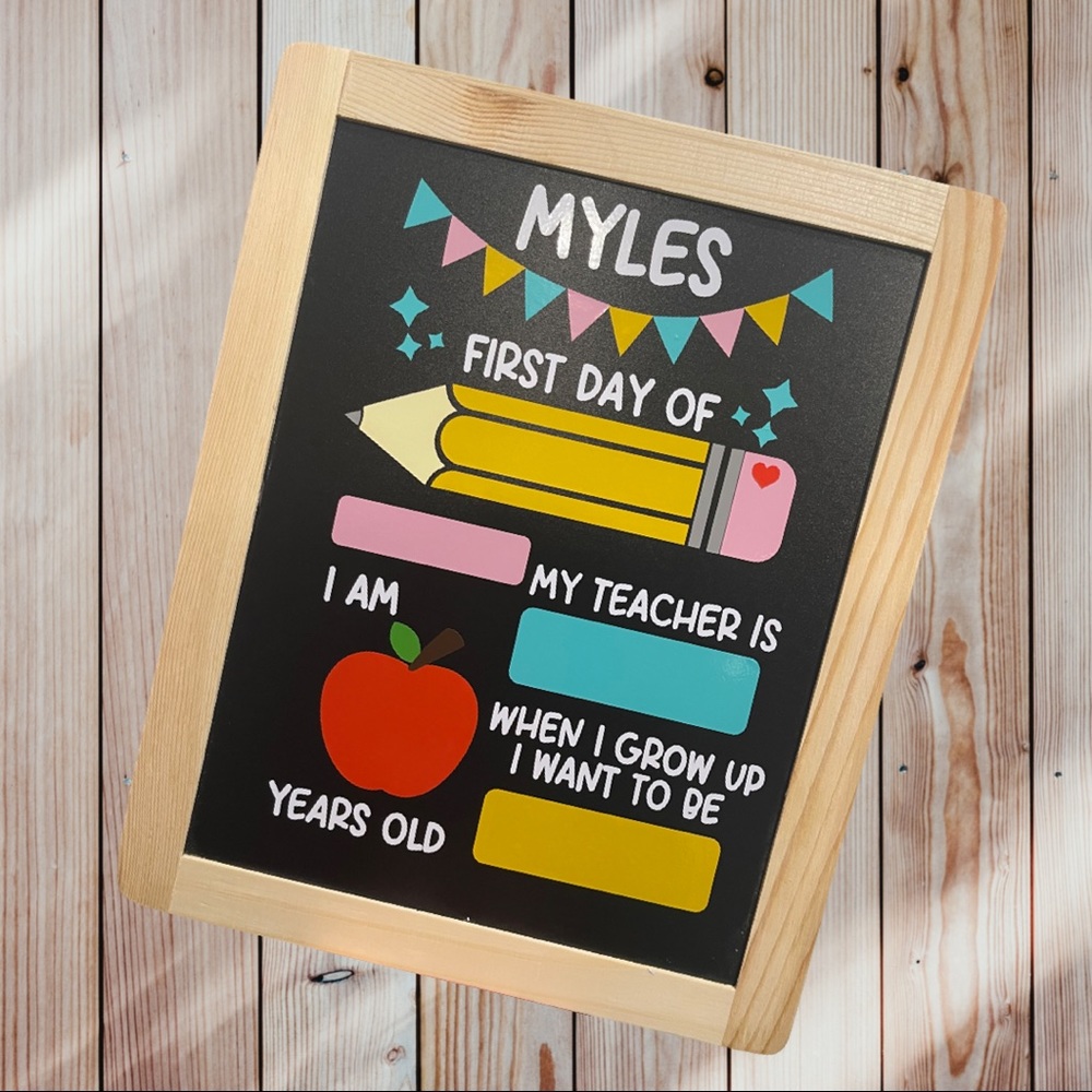 • Back to School Chalkboard Sign •